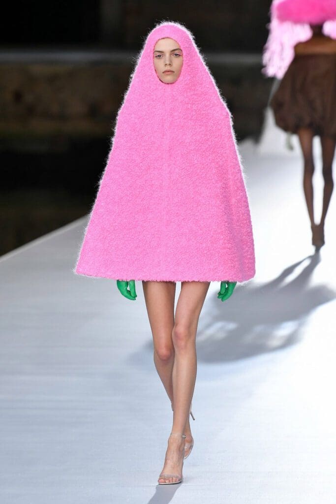 Valentino Couture Fall Winter 2021-2022 by RUNWAY MAGAZINE