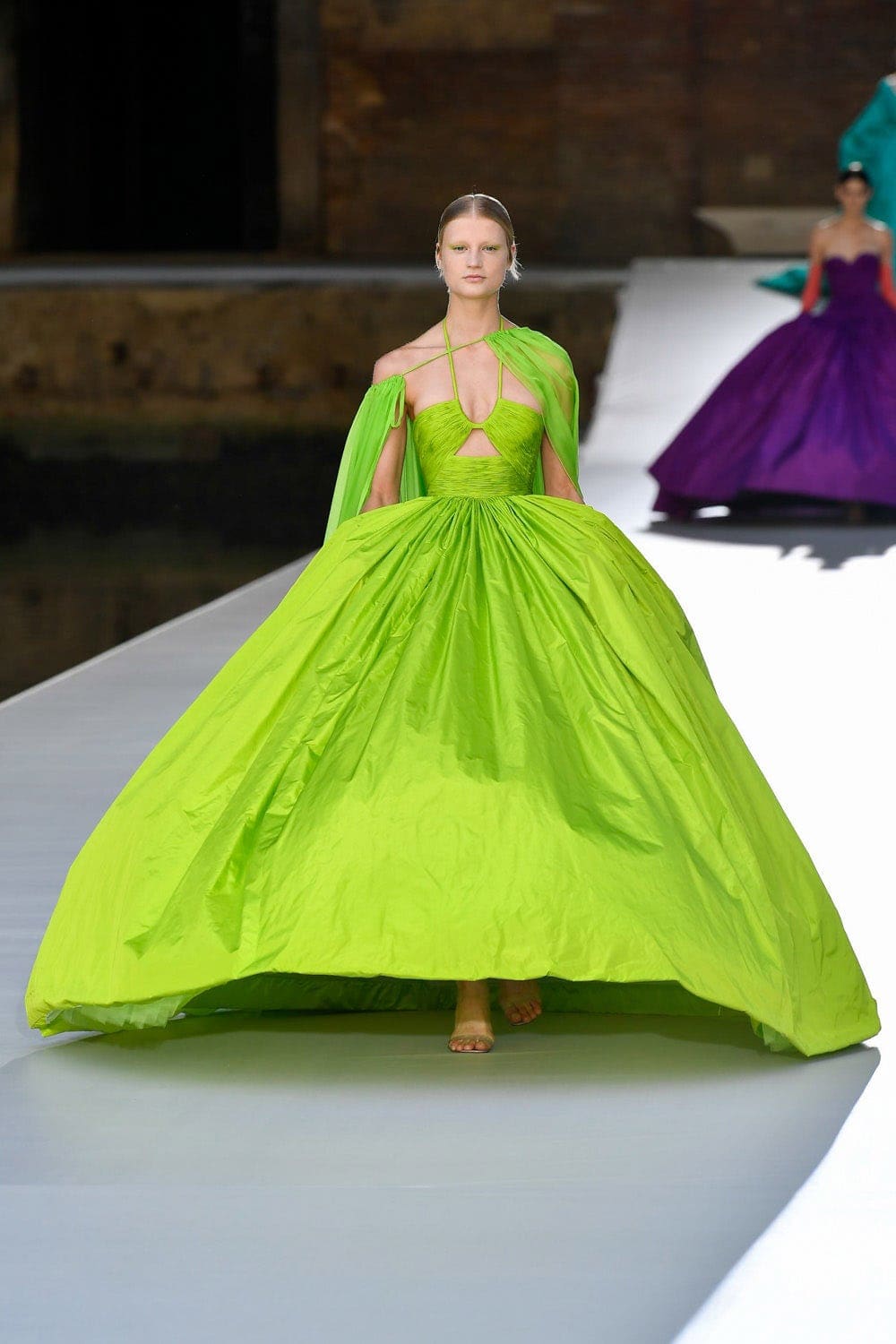 Valentino Couture Herbst Winter 2021-2022 von RUNWAY MAGAZIN