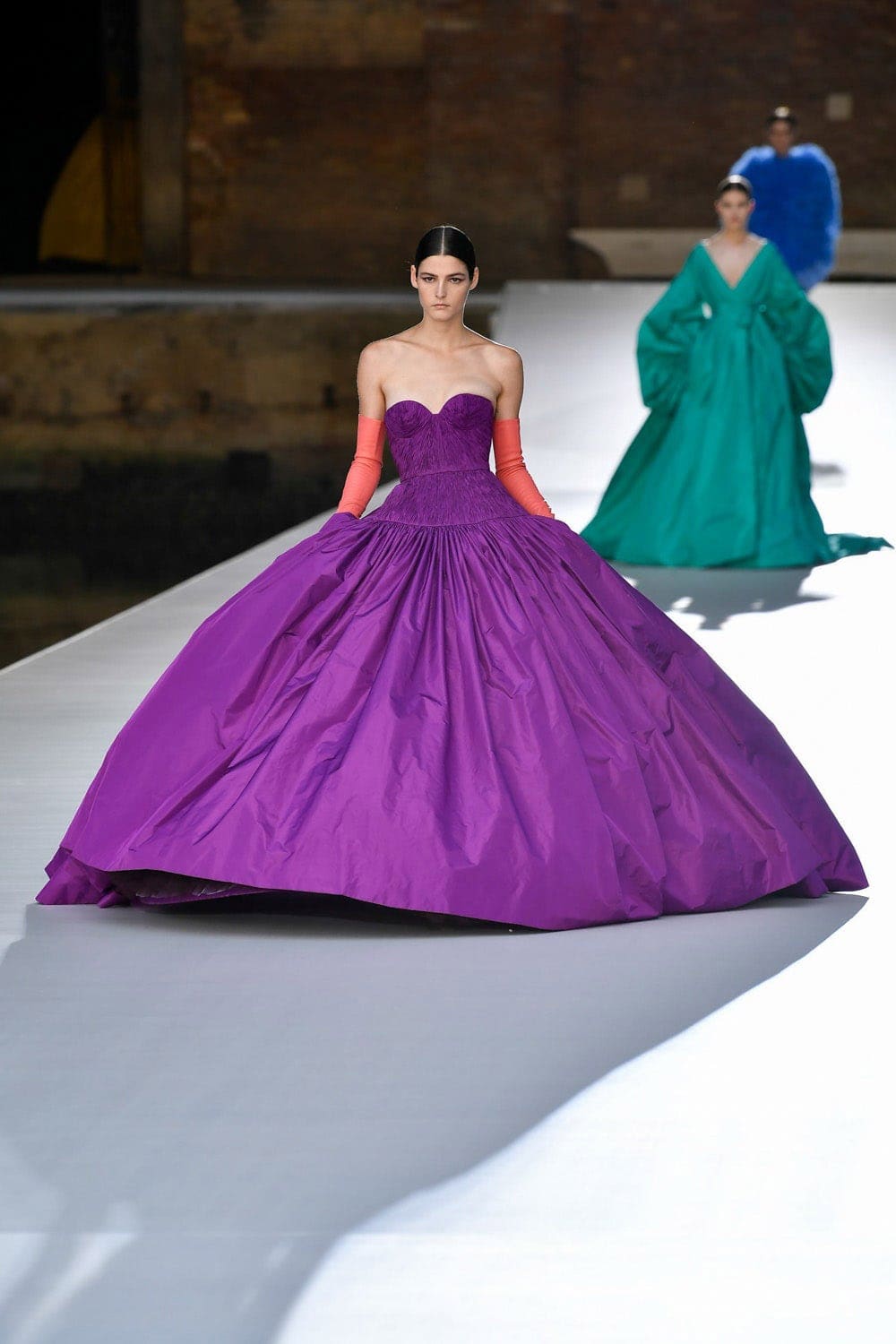 Valentino Couture Herbst Winter 2021-2022 von RUNWAY MAGAZIN
