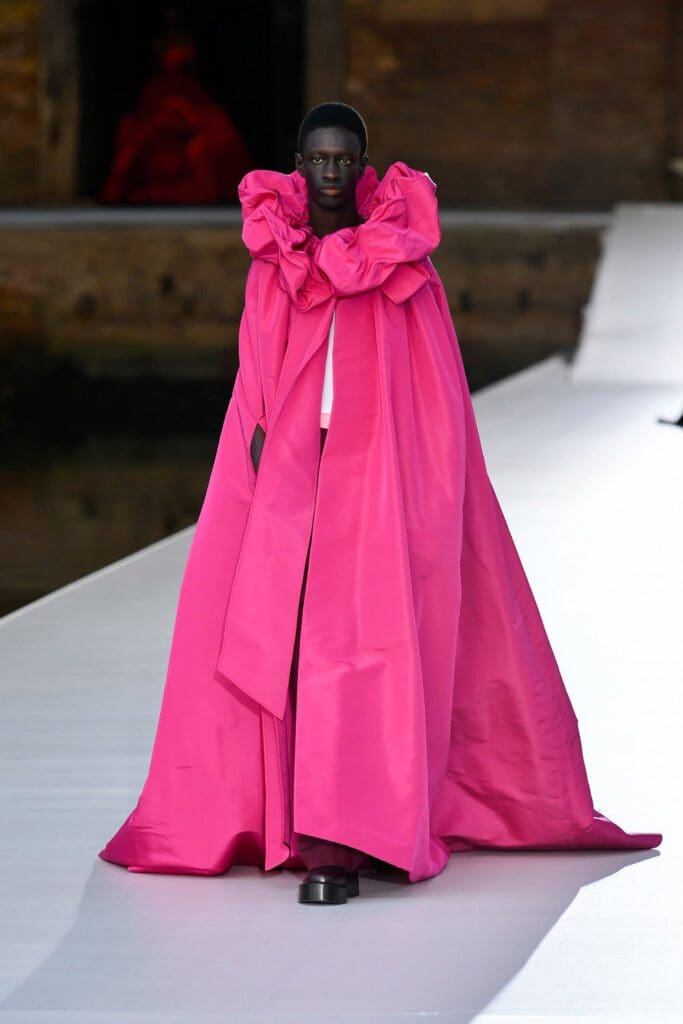 Valentino Couture Fall Winter 2021-2022 by RUNWAY MAGAZINE