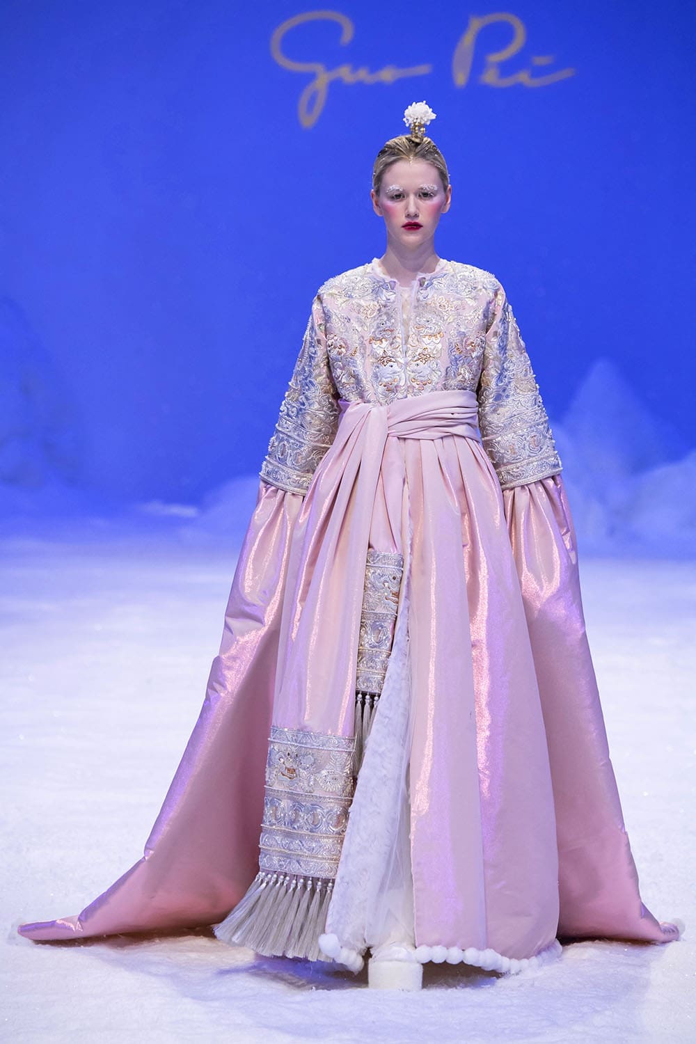 Guo Pei Haute Couture Printemps Été 2020 by RUNWAY MAGAZINE