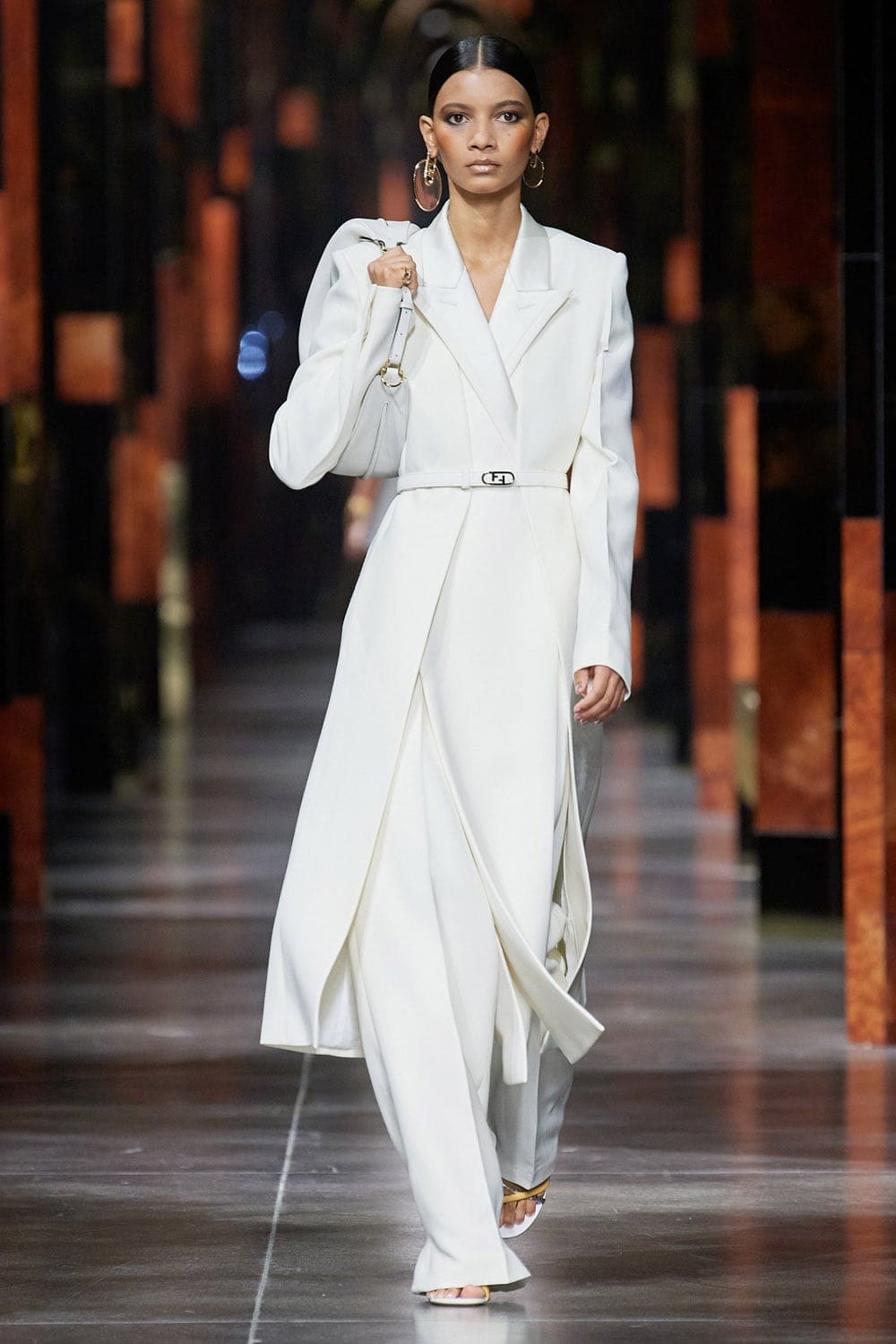 Fendi Printemps Été 2022 Milan par RUNWAY MAGAZINE