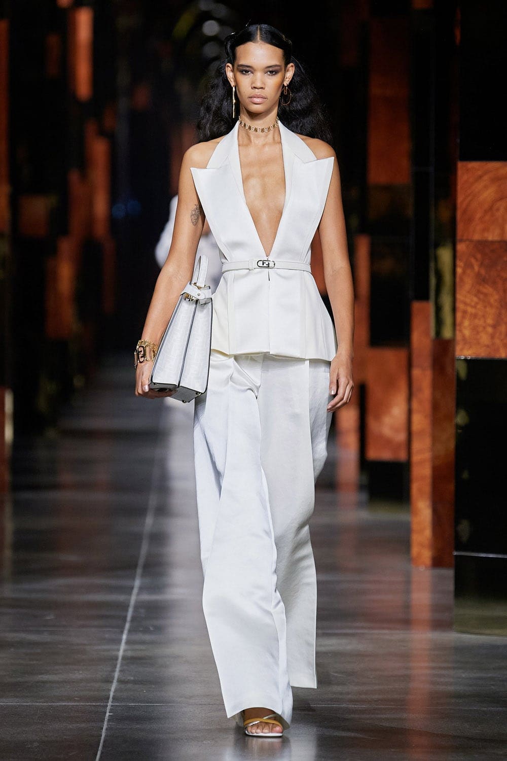 Fendi Printemps Été 2022 Milan par RUNWAY MAGAZINE