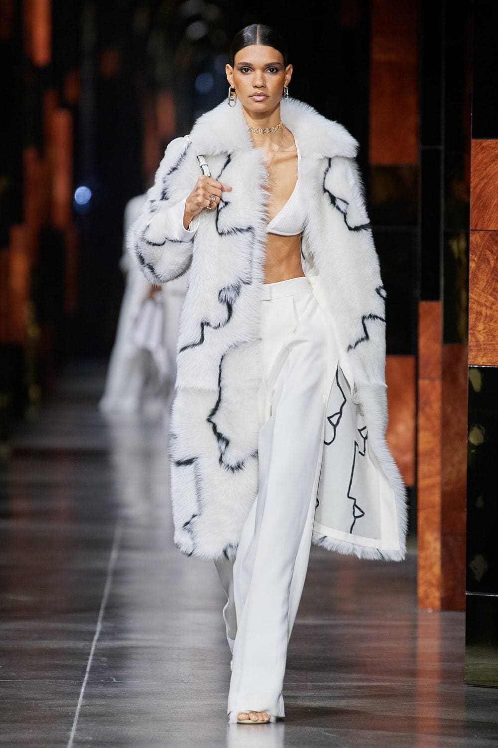 Fendi Printemps Été 2022 Milan par RUNWAY MAGAZINE