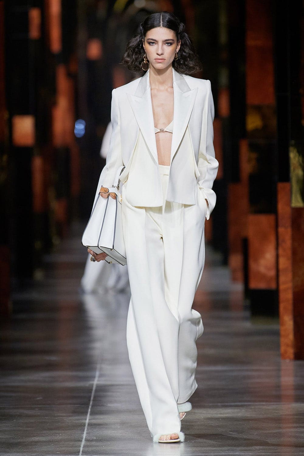 Fendi Printemps Été 2022 Milan par RUNWAY MAGAZINE