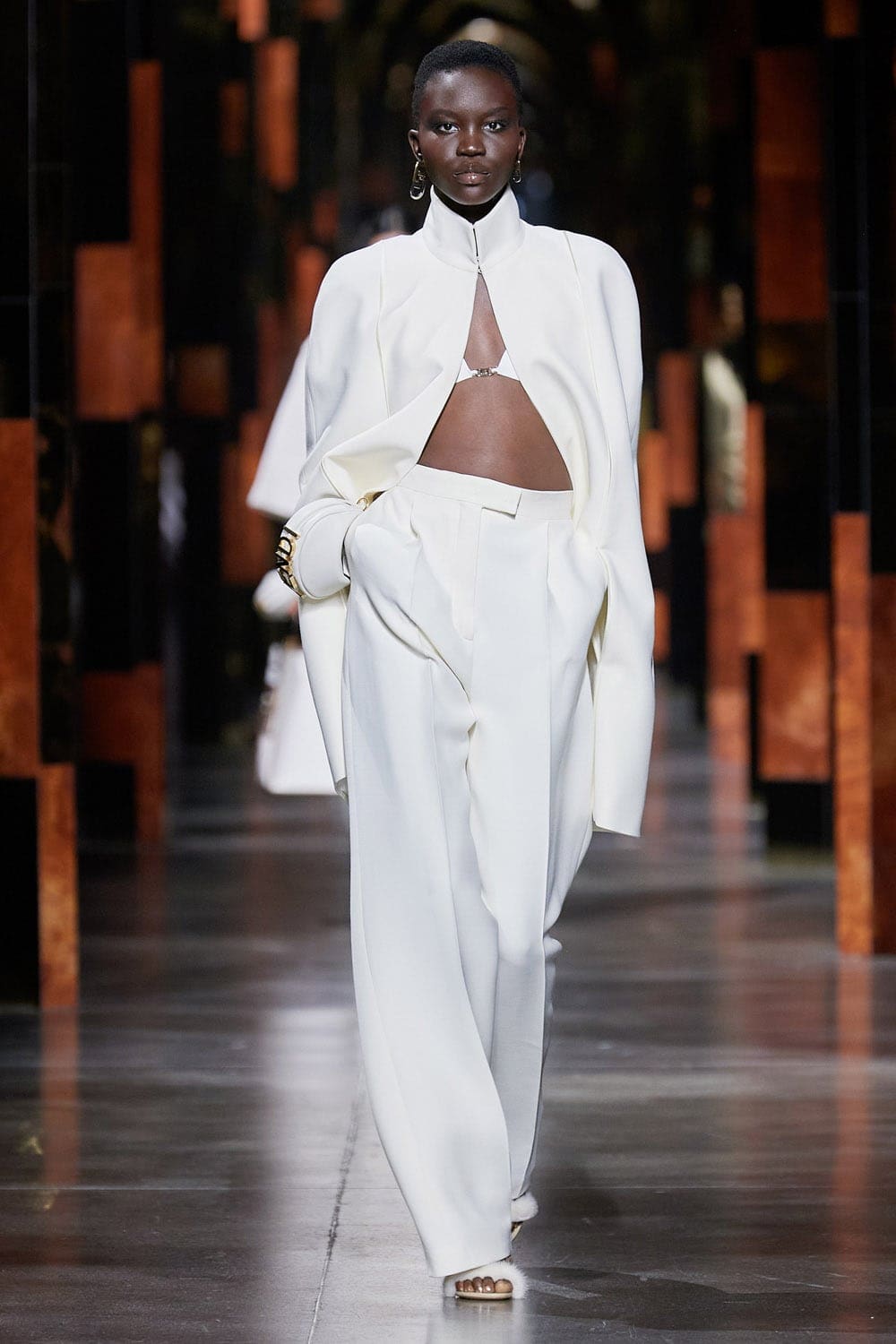 Fendi Printemps Été 2022 Milan par RUNWAY MAGAZINE