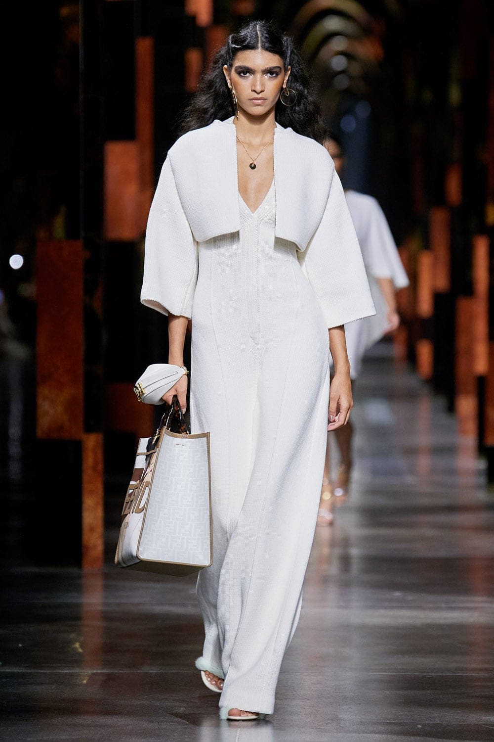 Fendi Printemps Été 2022 Milan par RUNWAY MAGAZINE