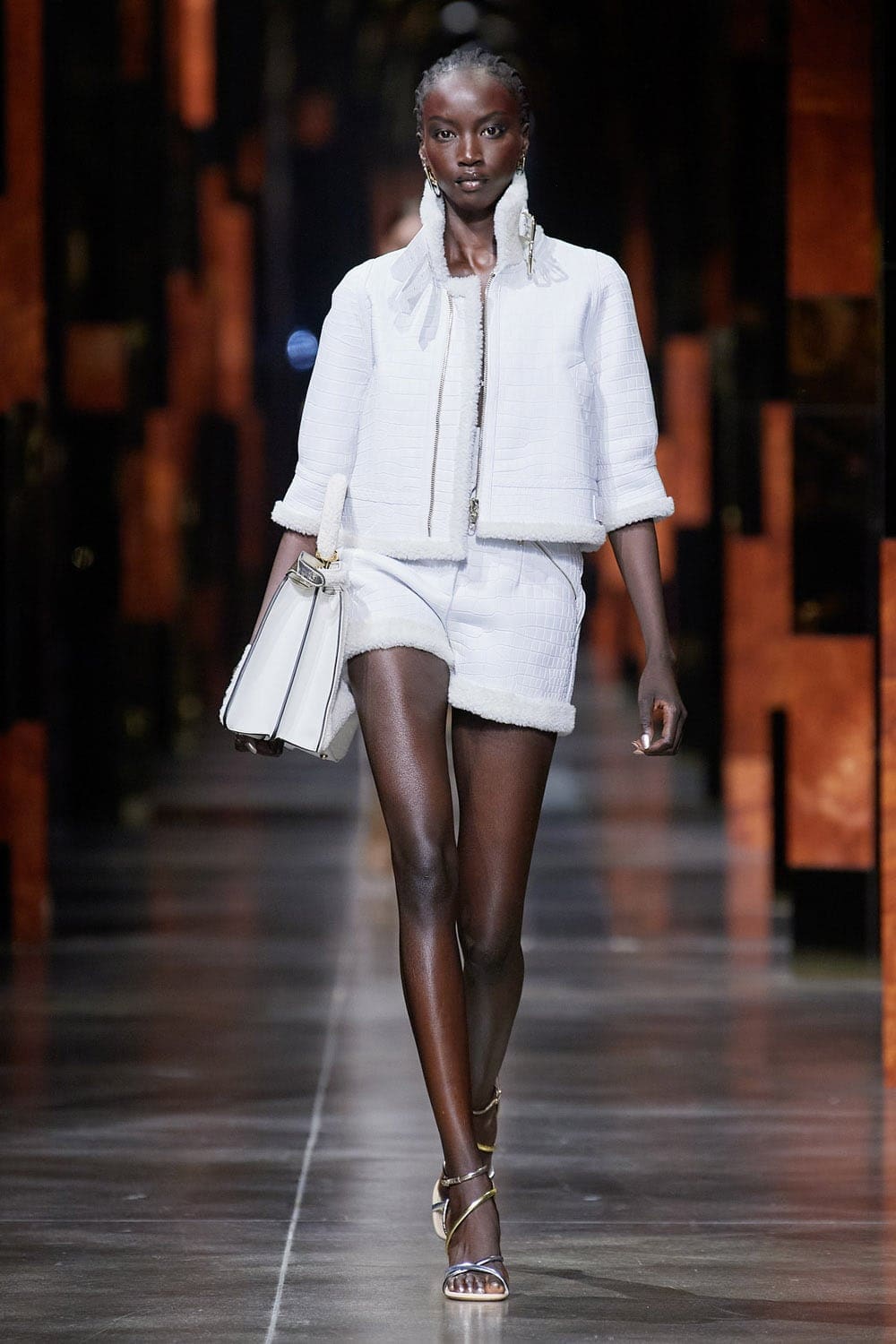 Fendi Printemps Été 2022 Milan par RUNWAY MAGAZINE