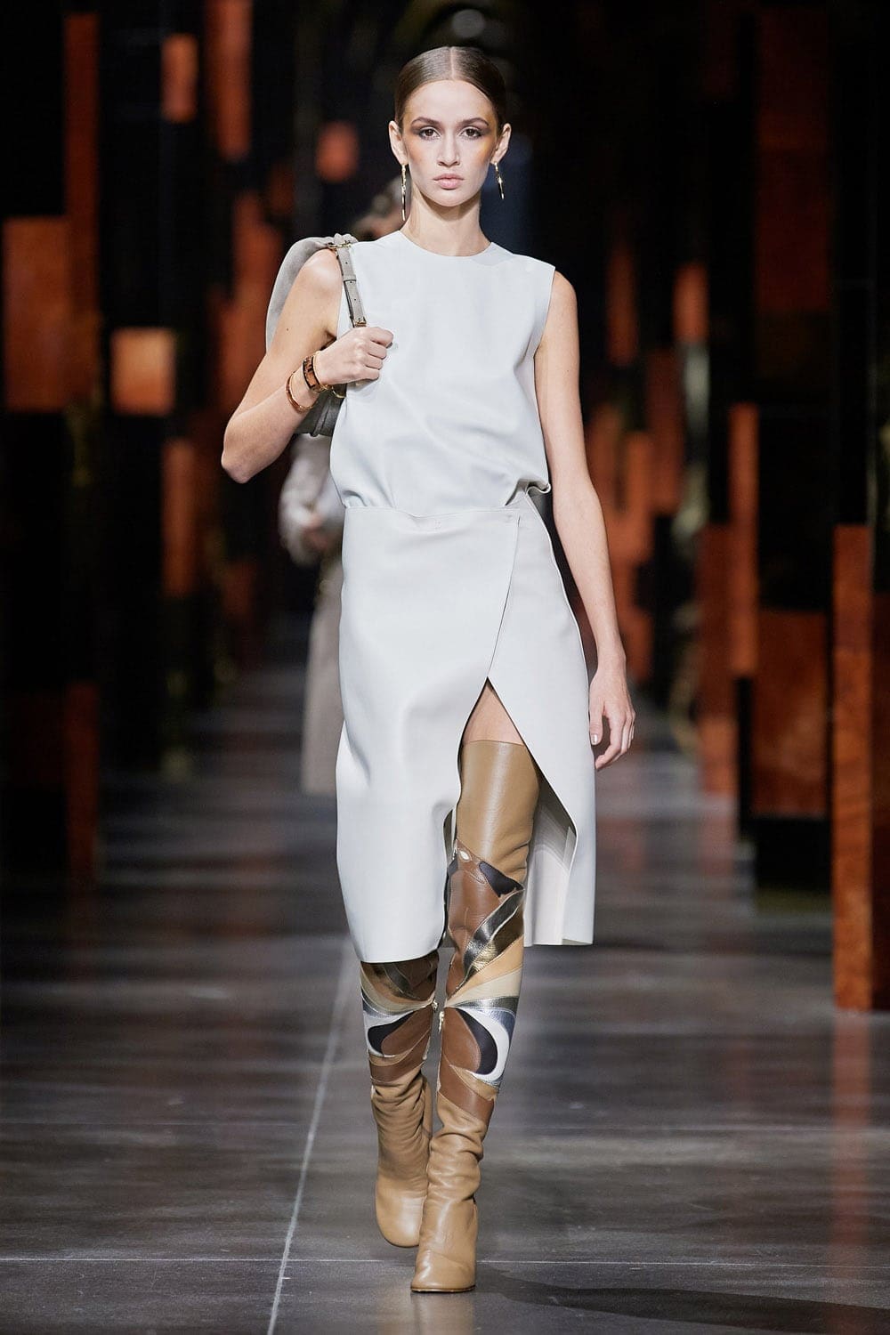 Fendi Printemps Été 2022 Milan par RUNWAY MAGAZINE
