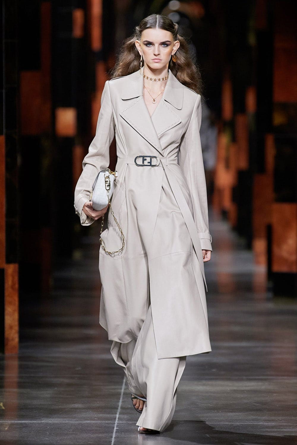 Fendi Printemps Été 2022 Milan par RUNWAY MAGAZINE