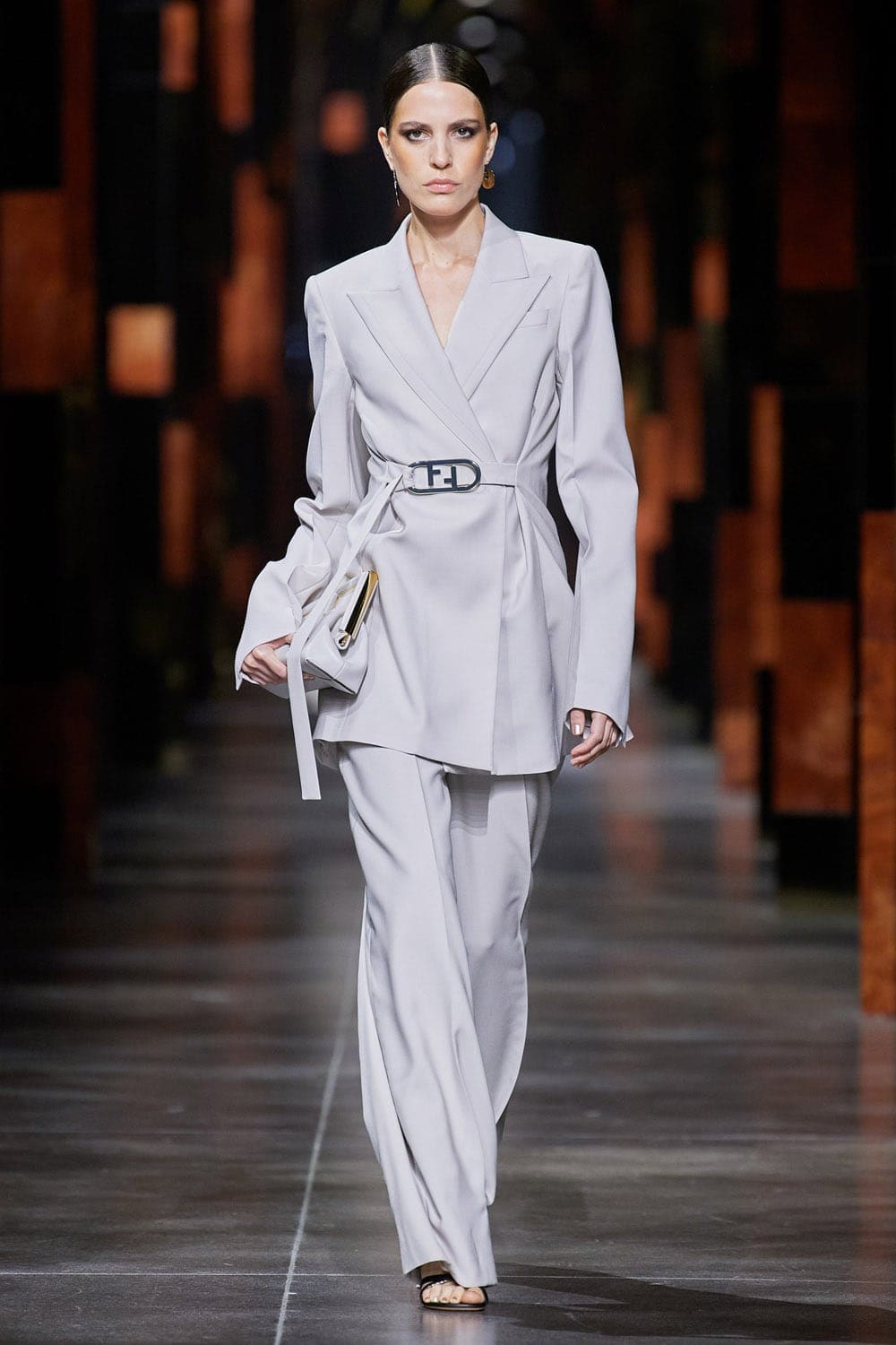 Fendi Printemps Été 2022 Milan par RUNWAY MAGAZINE
