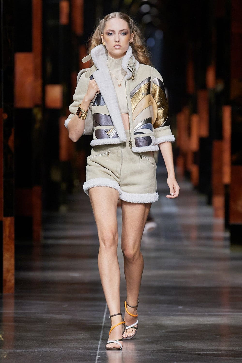 Fendi Printemps Été 2022 Milan par RUNWAY MAGAZINE