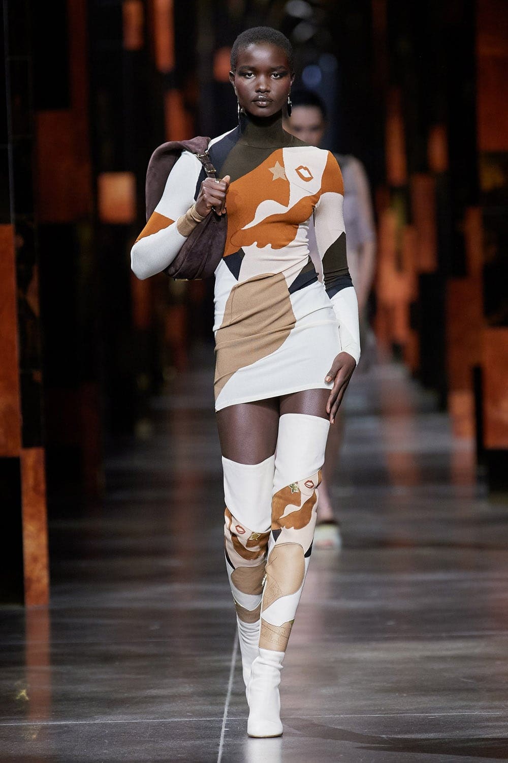 Fendi Printemps Été 2022 Milan par RUNWAY MAGAZINE