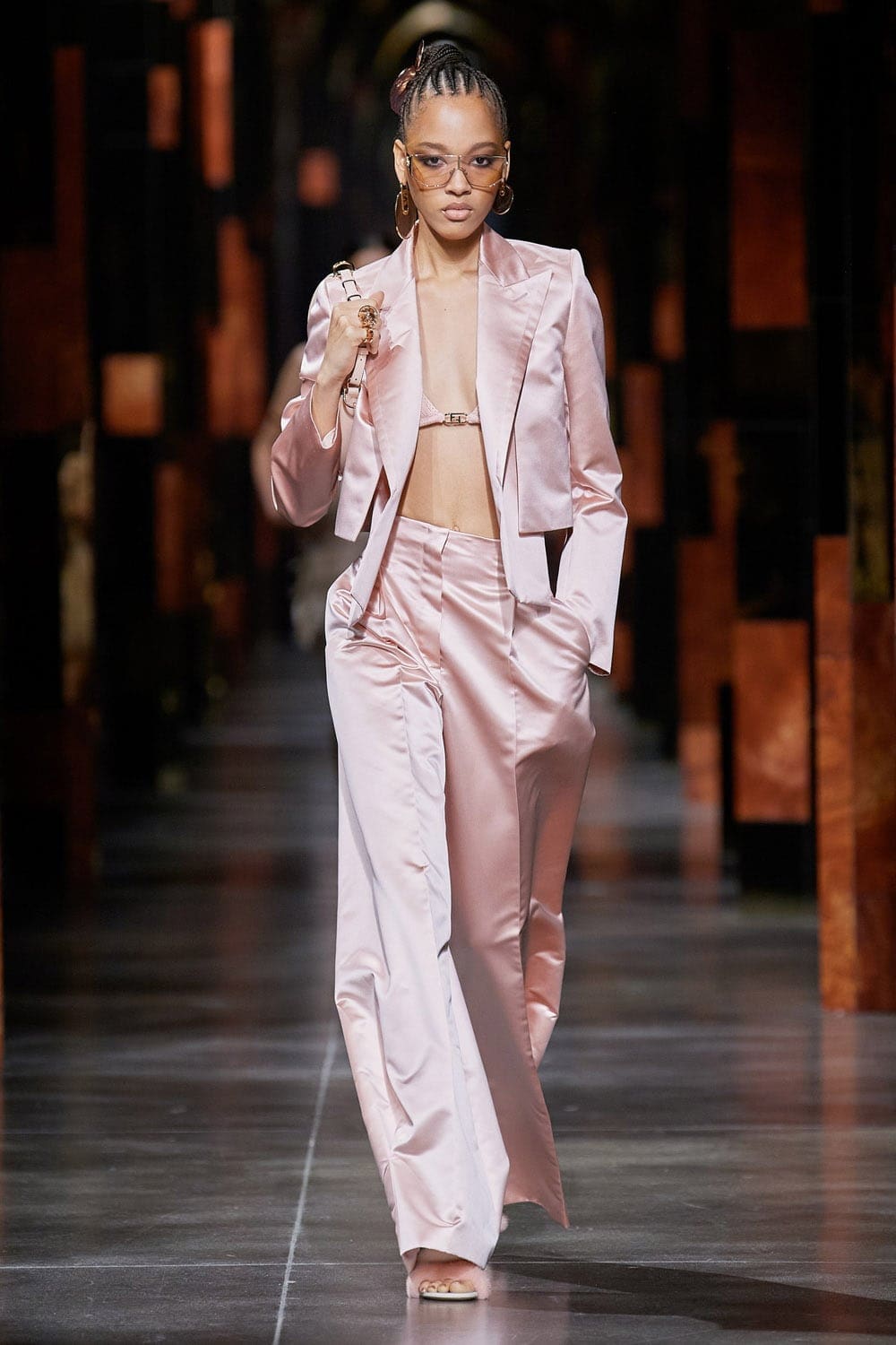 Fendi Printemps Été 2022 Milan par RUNWAY MAGAZINE