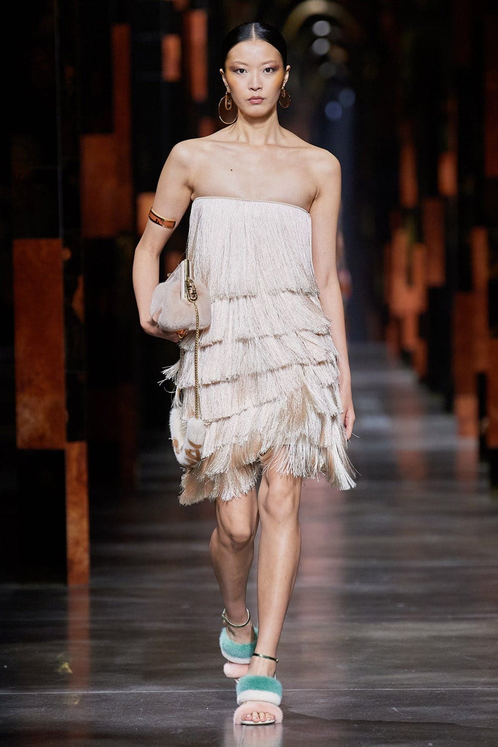 Fendi Printemps Été 2022 Milan par RUNWAY MAGAZINE