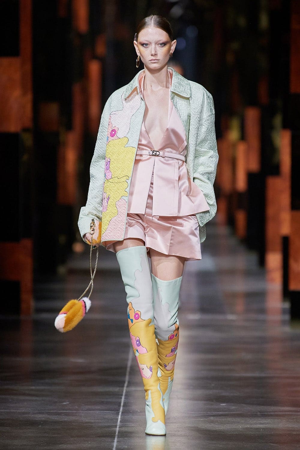 Fendi Printemps Été 2022 Milan par RUNWAY MAGAZINE