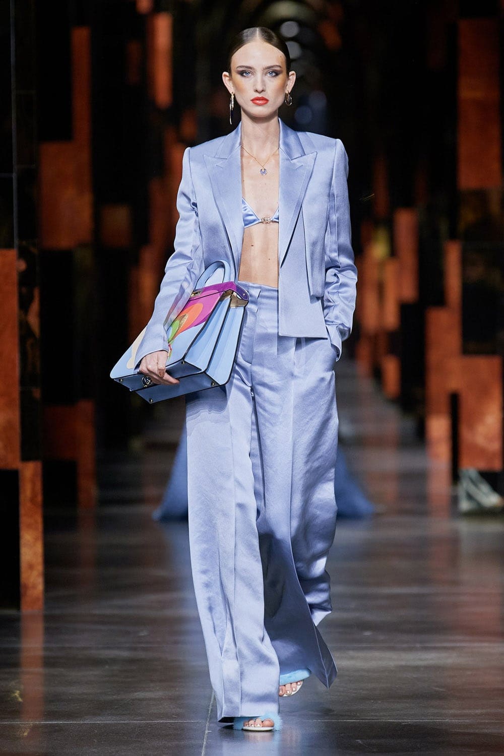 Fendi Printemps Été 2022 Milan par RUNWAY MAGAZINE