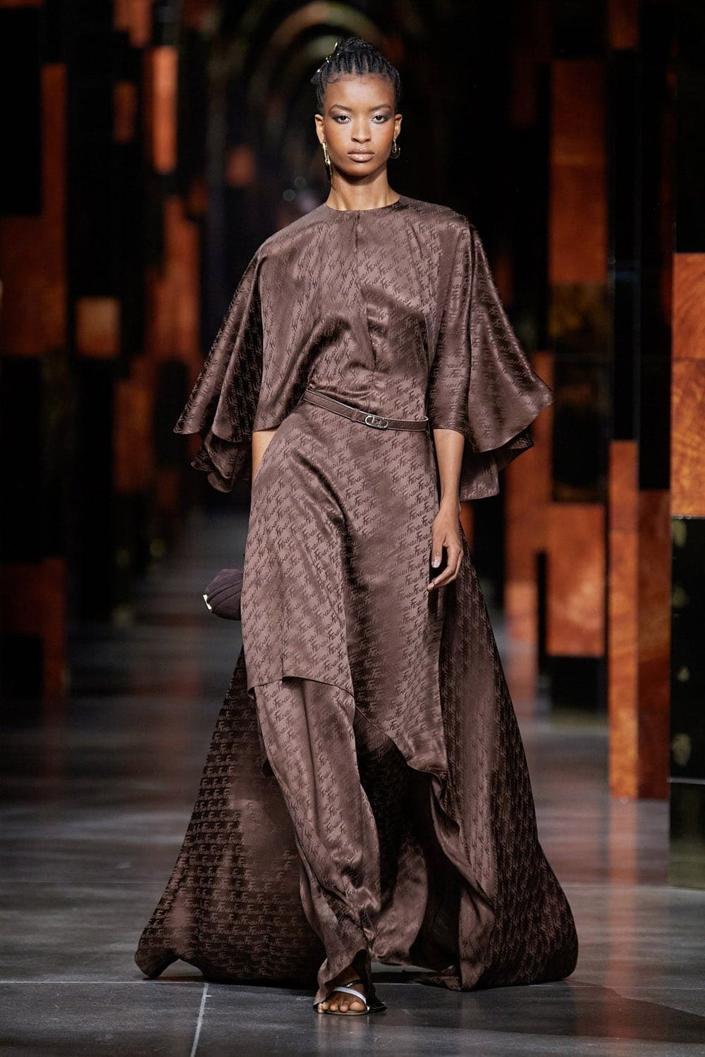 Fendi Printemps Été 2022 Milan par RUNWAY MAGAZINE