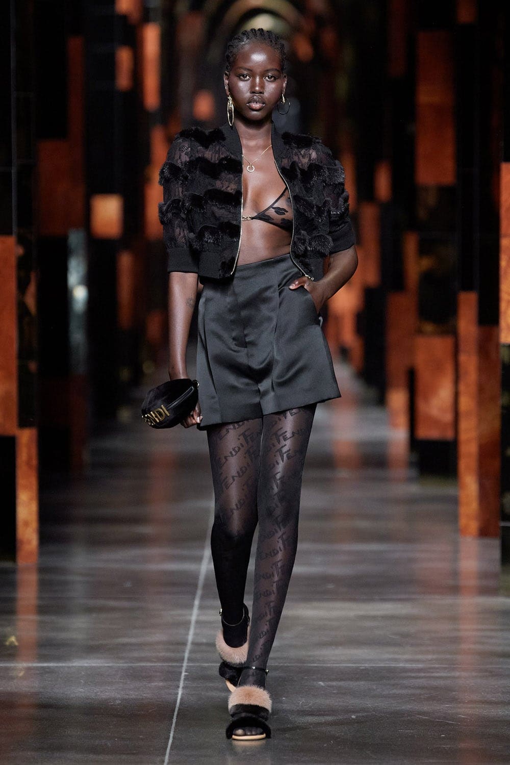 Fendi Printemps Été 2022 Milan par RUNWAY MAGAZINE
