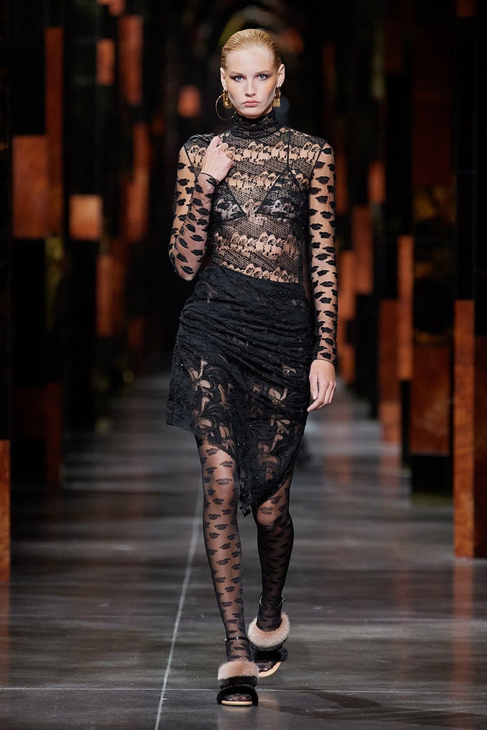 Fendi Printemps Été 2022 Milan par RUNWAY MAGAZINE