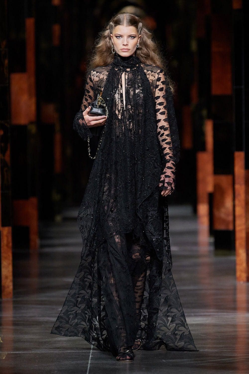 Fendi Printemps Été 2022 Milan par RUNWAY MAGAZINE