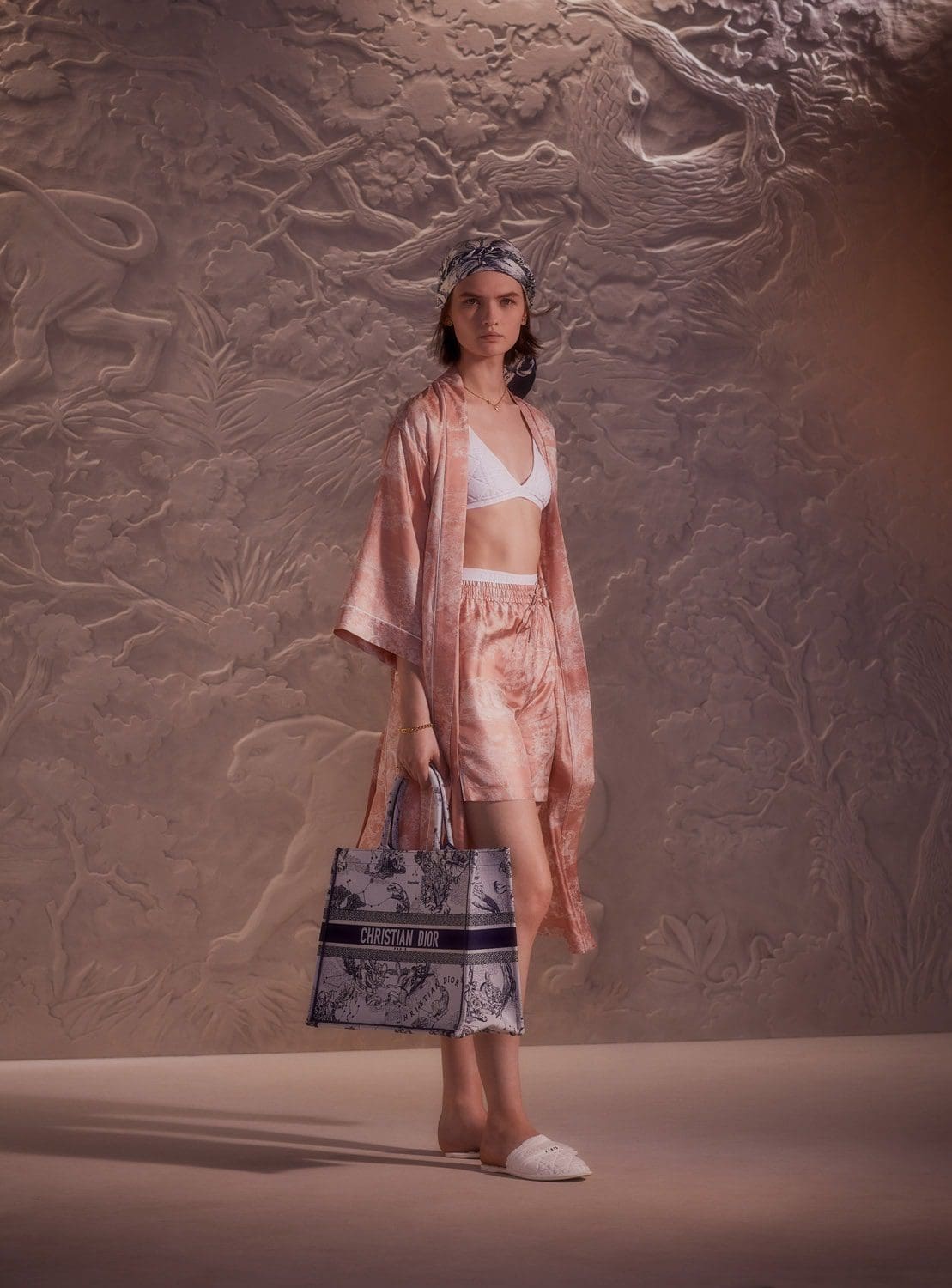 Dior Chez Moi Capsule Croisière 2022 par RUNWAY MAGAZINE