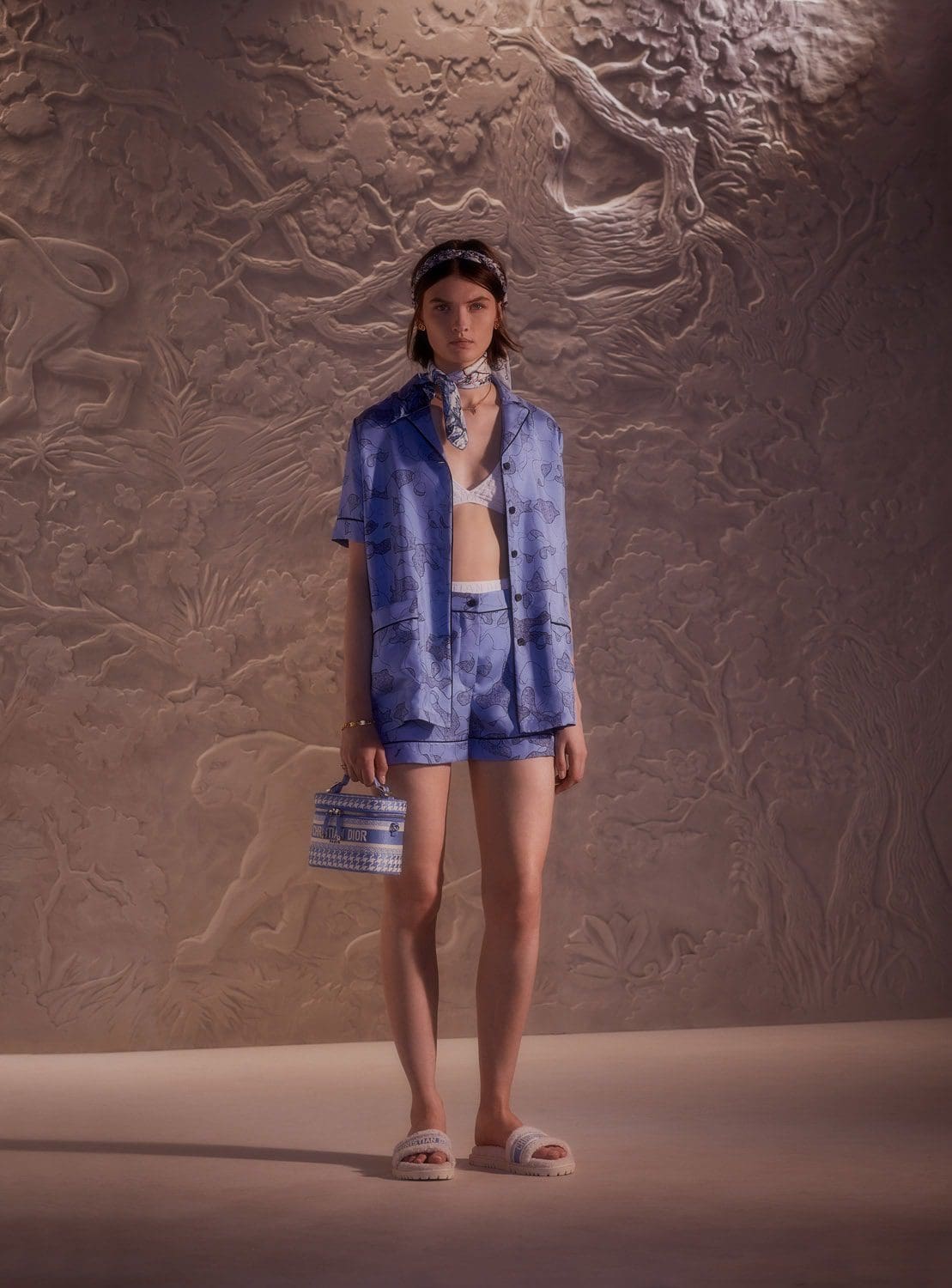 Dior Chez Moi Capsule Croisière 2022 par RUNWAY MAGAZINE