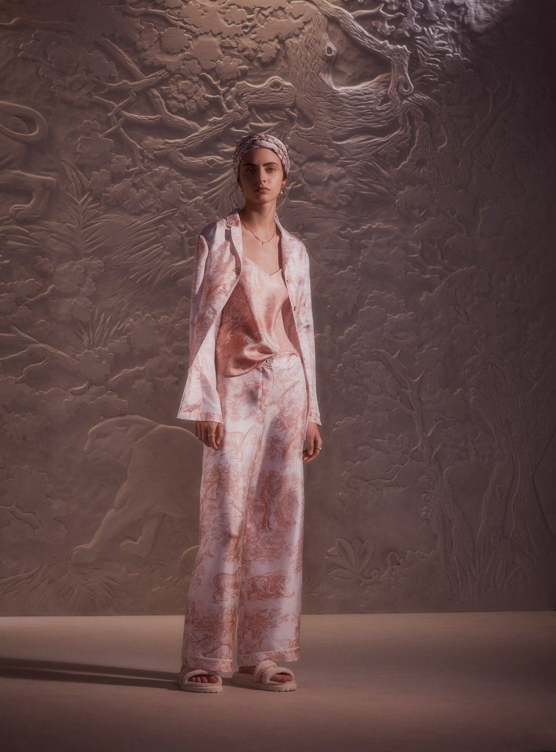 Dior Chez Moi Capsule Croisière 2022 par RUNWAY MAGAZINE