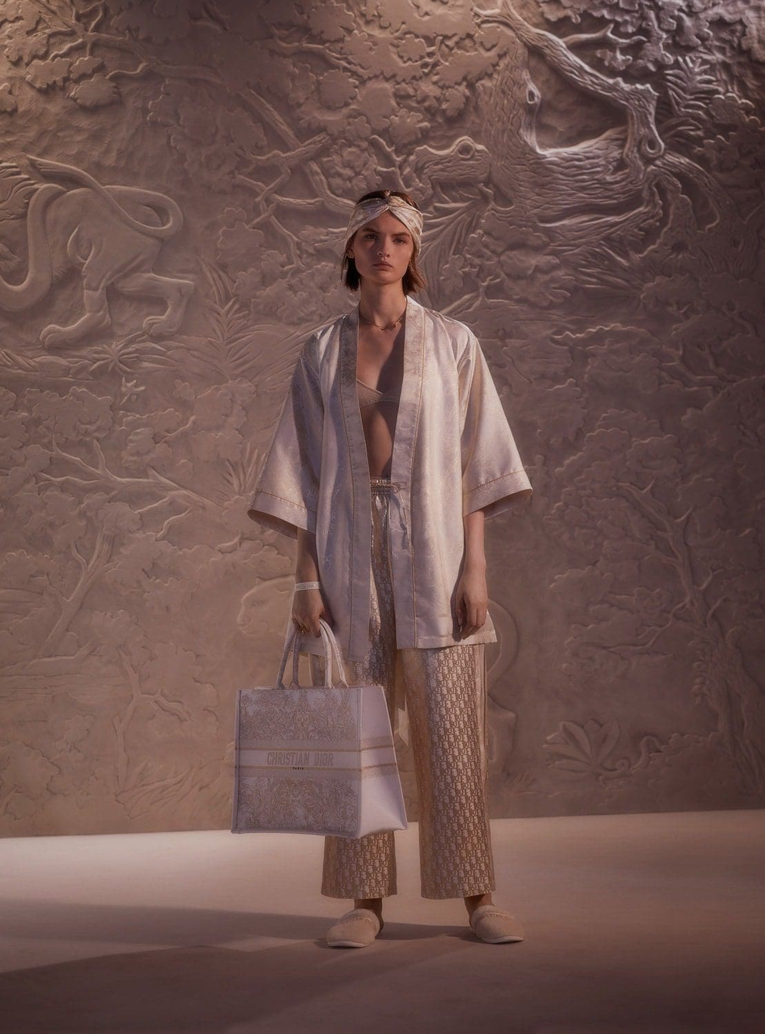 Dior Chez Moi Capsule Croisière 2022 par RUNWAY MAGAZINE