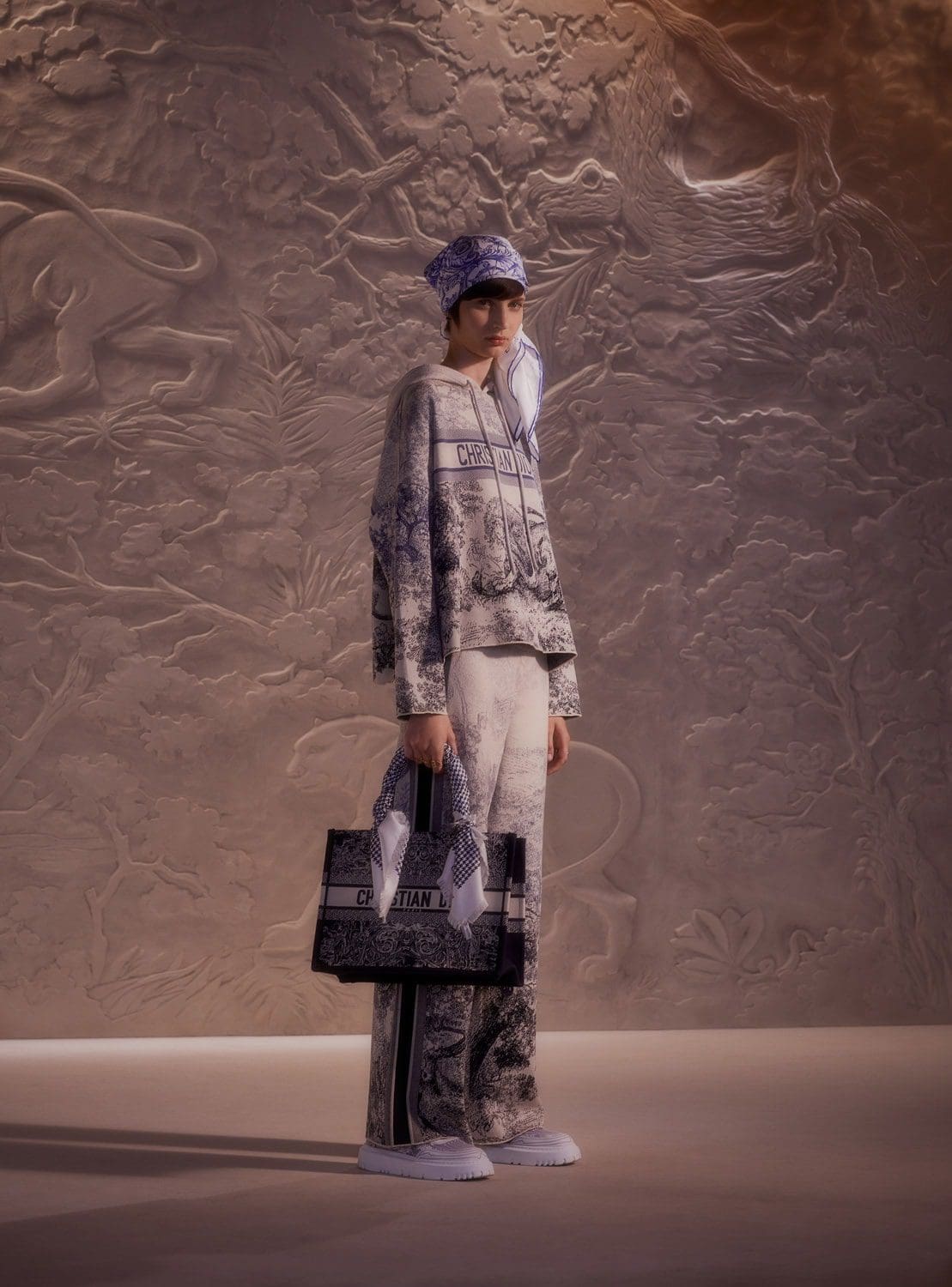 Dior Chez Moi Capsule Croisière 2022 par RUNWAY MAGAZINE