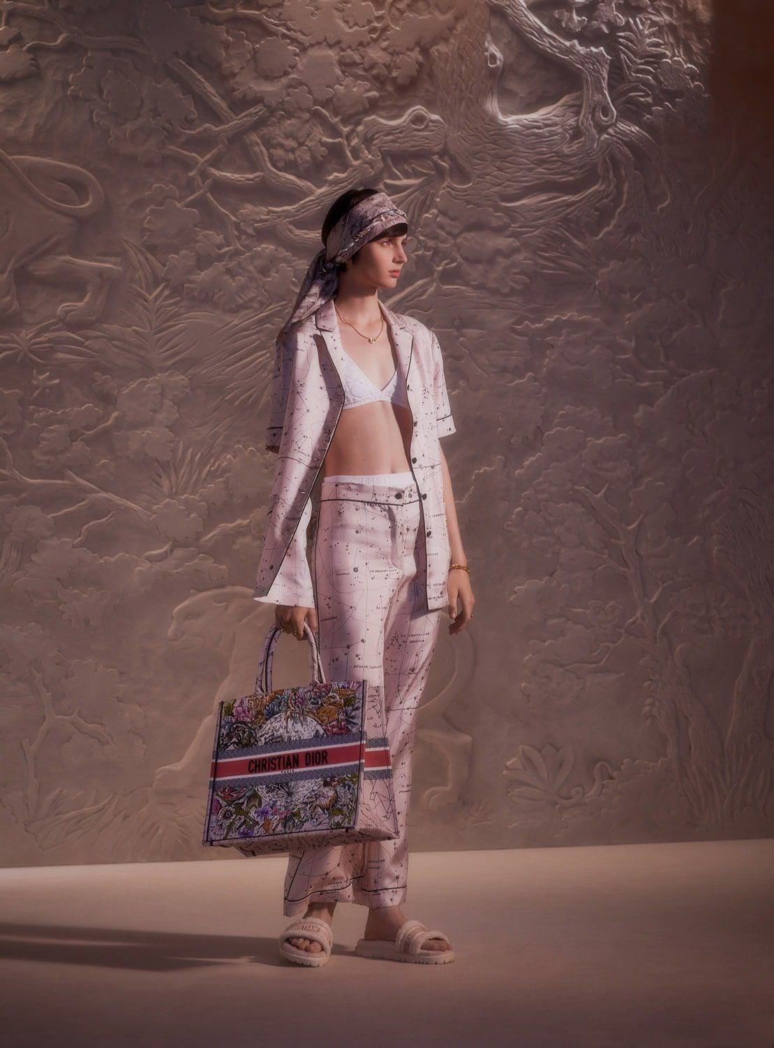 Dior Chez Moi Capsule Croisière 2022 par RUNWAY MAGAZINE