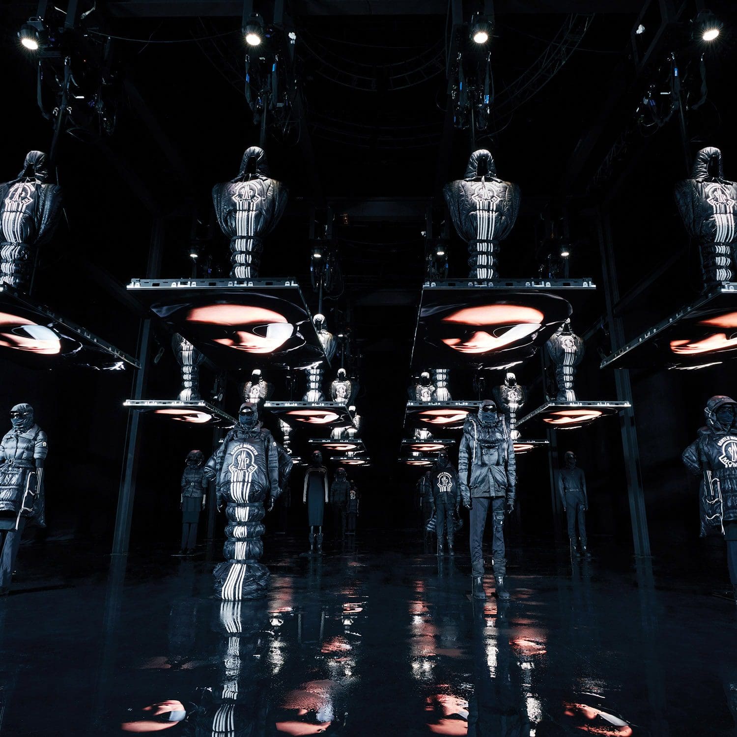 Moncler MONDO GENIUS 2021 Нежный монстр Установка от RUNWAY ЖУРНАЛ