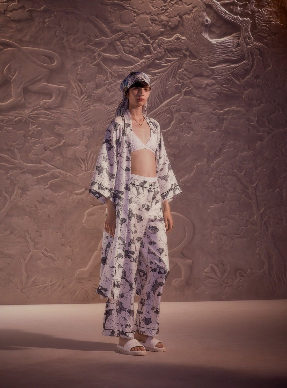 Dior Chez Moi Capsule Croisière 2022 par RUNWAY MAGAZINE