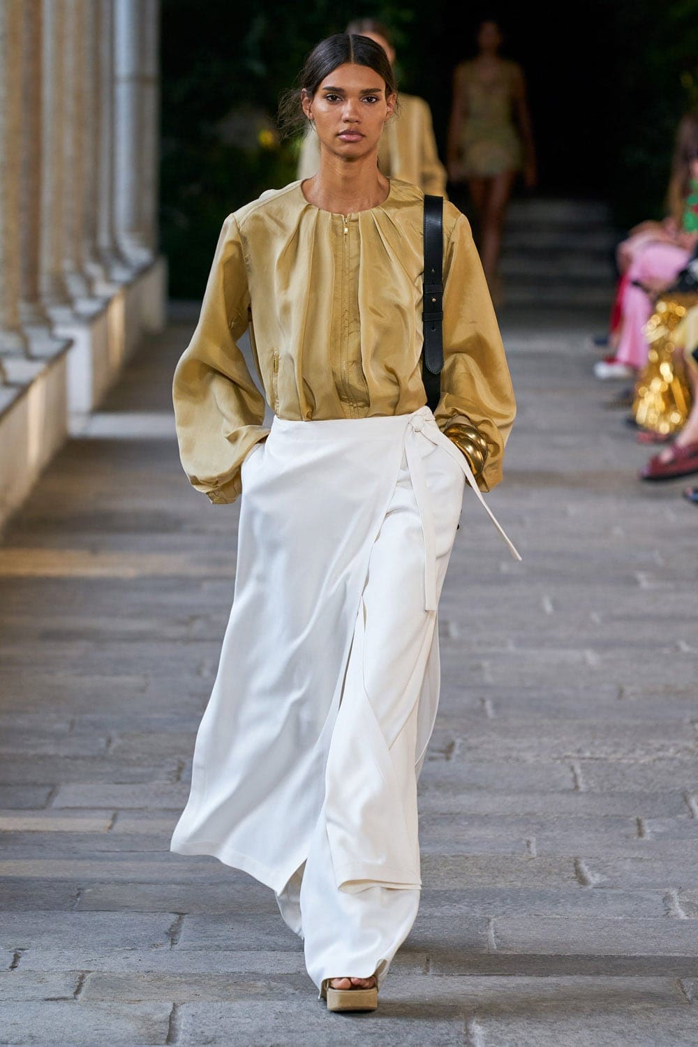 Alberta Ferretti Primavera Estate 2022 di RUNWAY MAGAZINE
