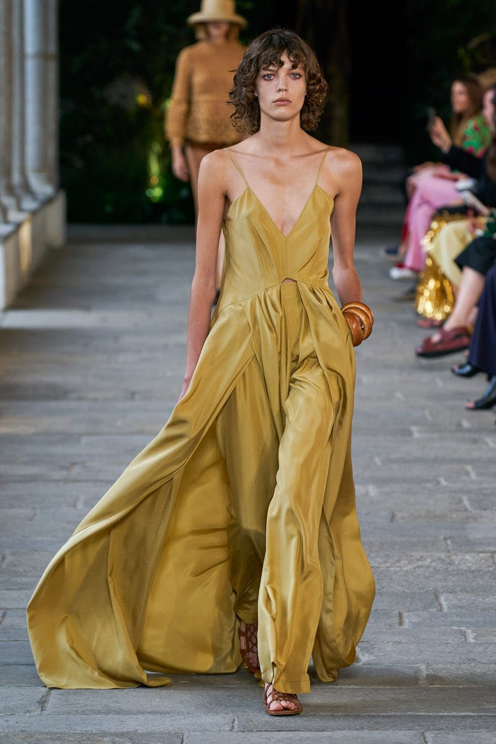 Alberta Ferretti Primavera Estate 2022 di RUNWAY MAGAZINE