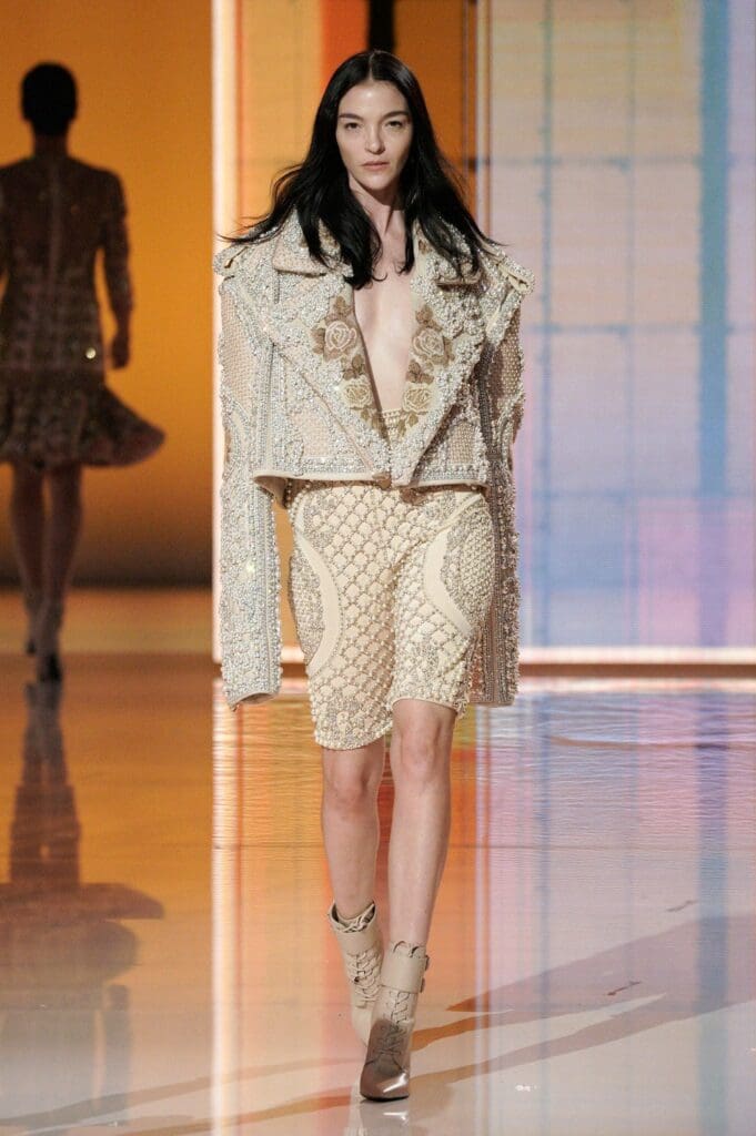 Balmain de Olivier Rousteing Primavera Verano 2022 por RUNWAY REVISTA