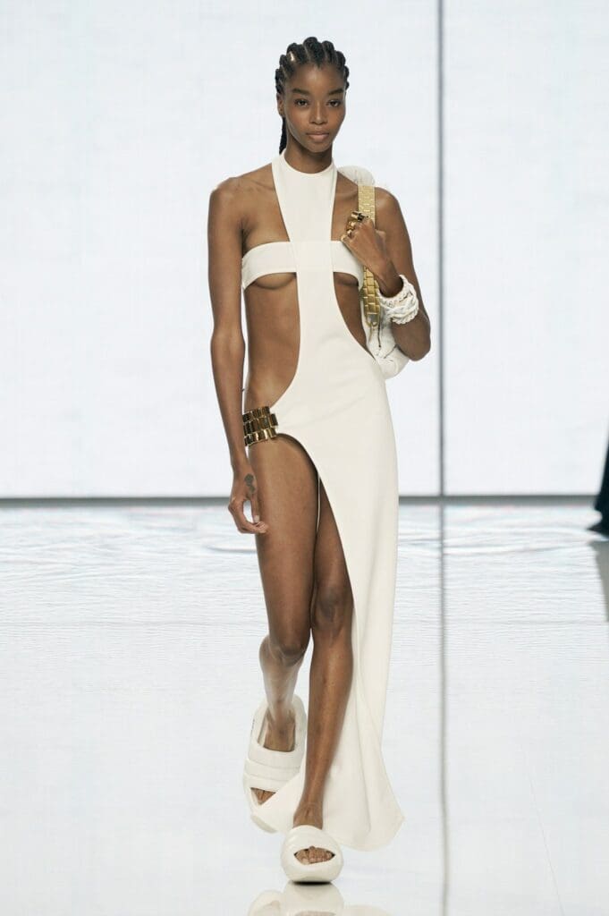 Balmain de Olivier Rousteing Primavera Verano 2022 por RUNWAY REVISTA