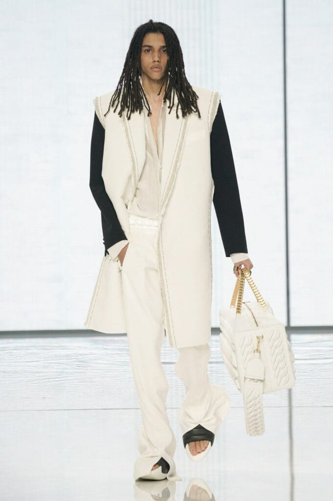Balmain de Olivier Rousteing Primavera Verano 2022 por RUNWAY REVISTA