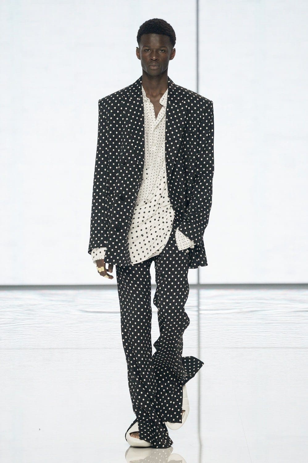 奥利维尔的巴尔曼 Rousteing 2022 春夏 RUNWAY 杂志