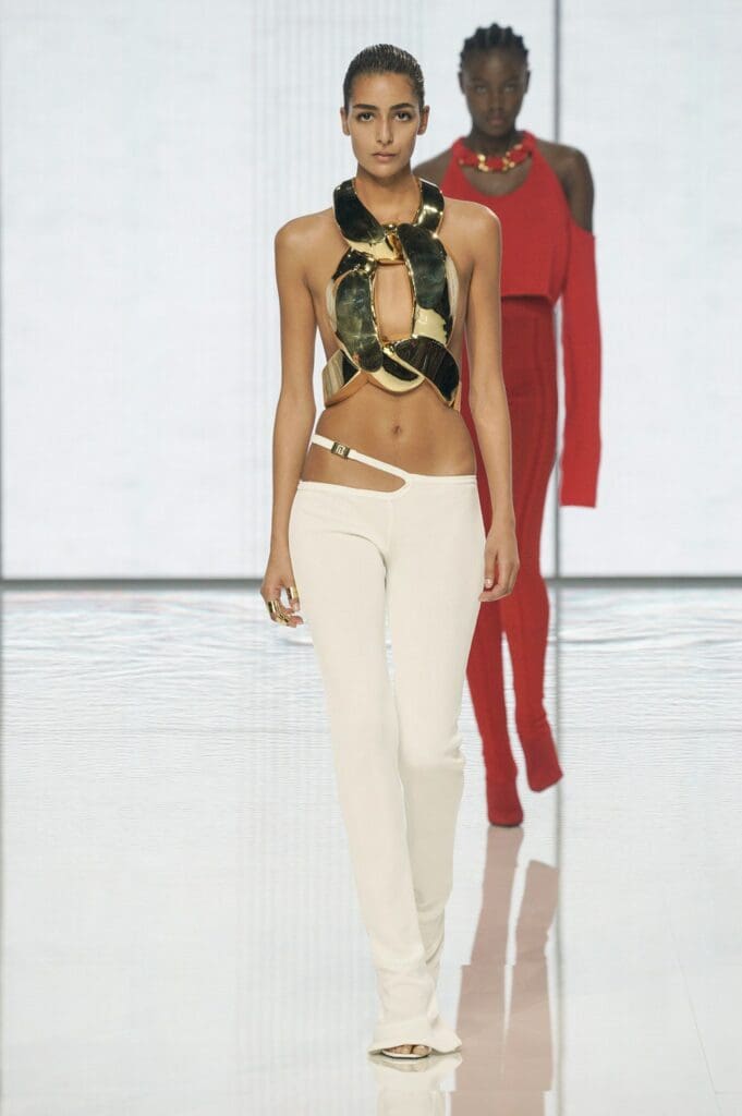 Balmain de Olivier Rousteing Primavera Verano 2022 por RUNWAY REVISTA