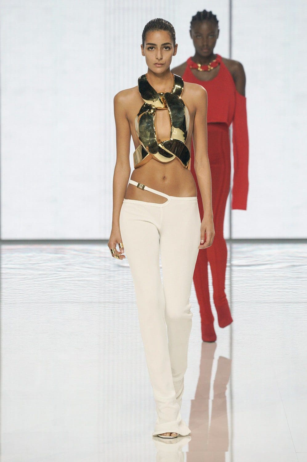 奥利维尔的巴尔曼 Rousteing 2022 春夏 RUNWAY 杂志