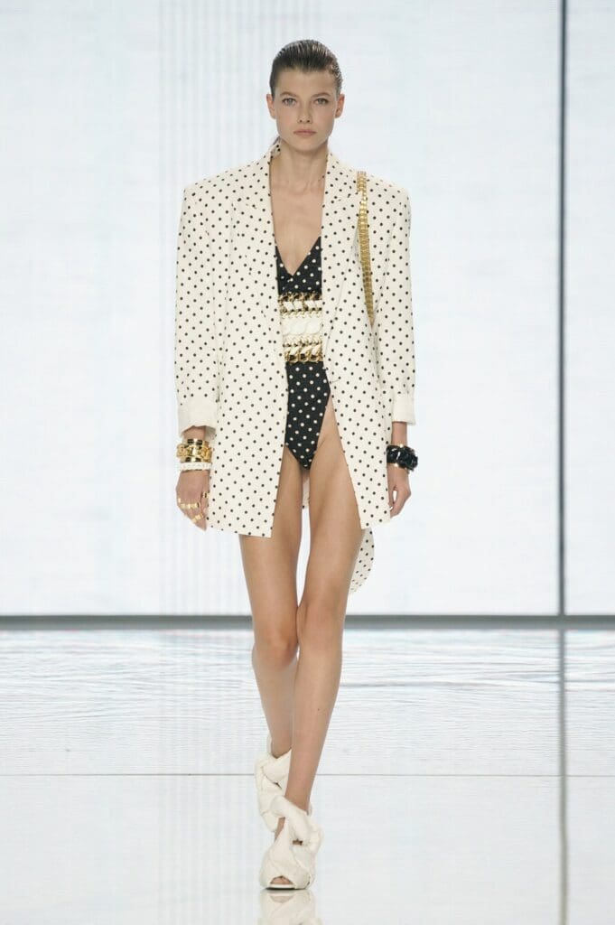 Balmain de Olivier Rousteing Primavera Verano 2022 por RUNWAY REVISTA