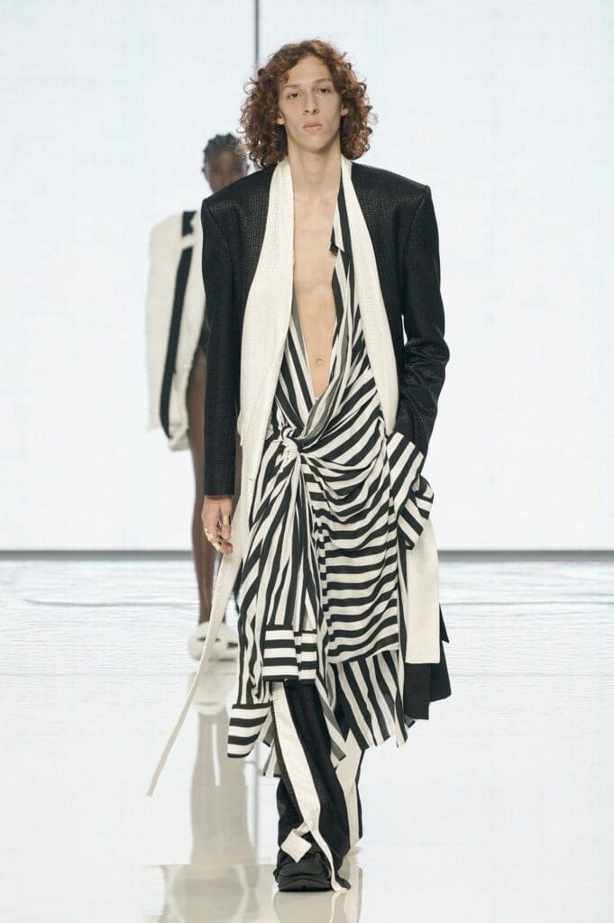 Balmain de Olivier Rousteing Primavera Verano 2022 por RUNWAY REVISTA