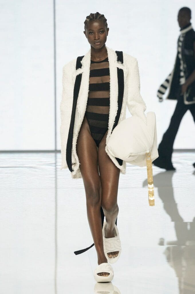 Balmain de Olivier Rousteing Primavera Verano 2022 por RUNWAY REVISTA