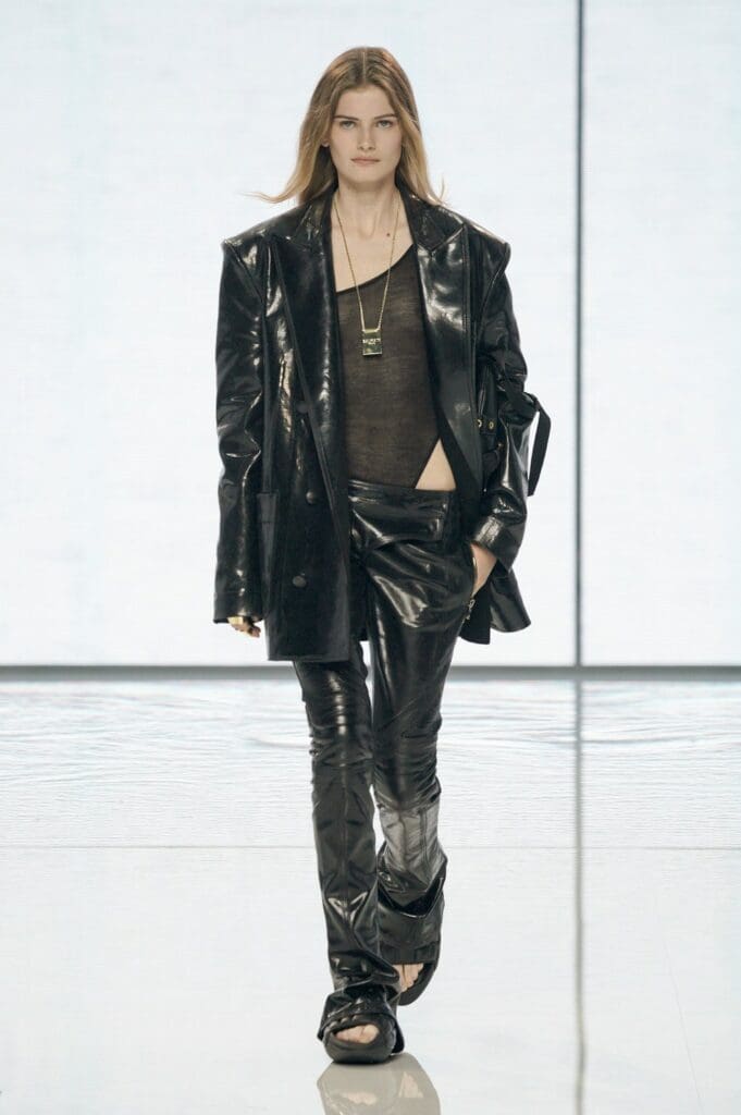 Balmain de Olivier Rousteing Primavera Verano 2022 por RUNWAY REVISTA