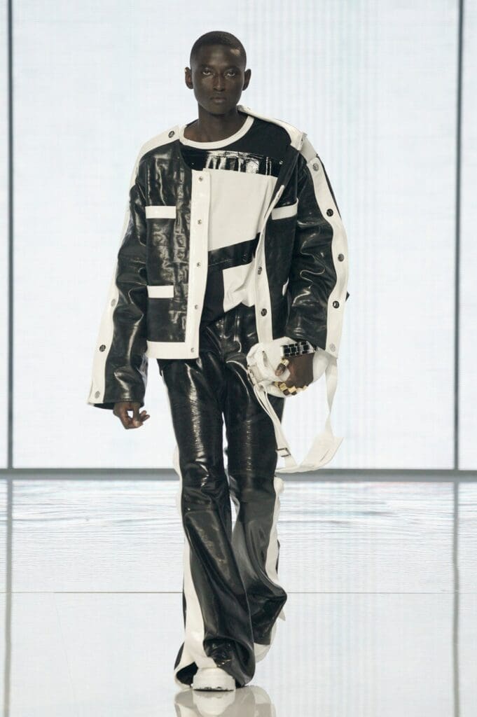 Balmain de Olivier Rousteing Primavera Verano 2022 por RUNWAY REVISTA
