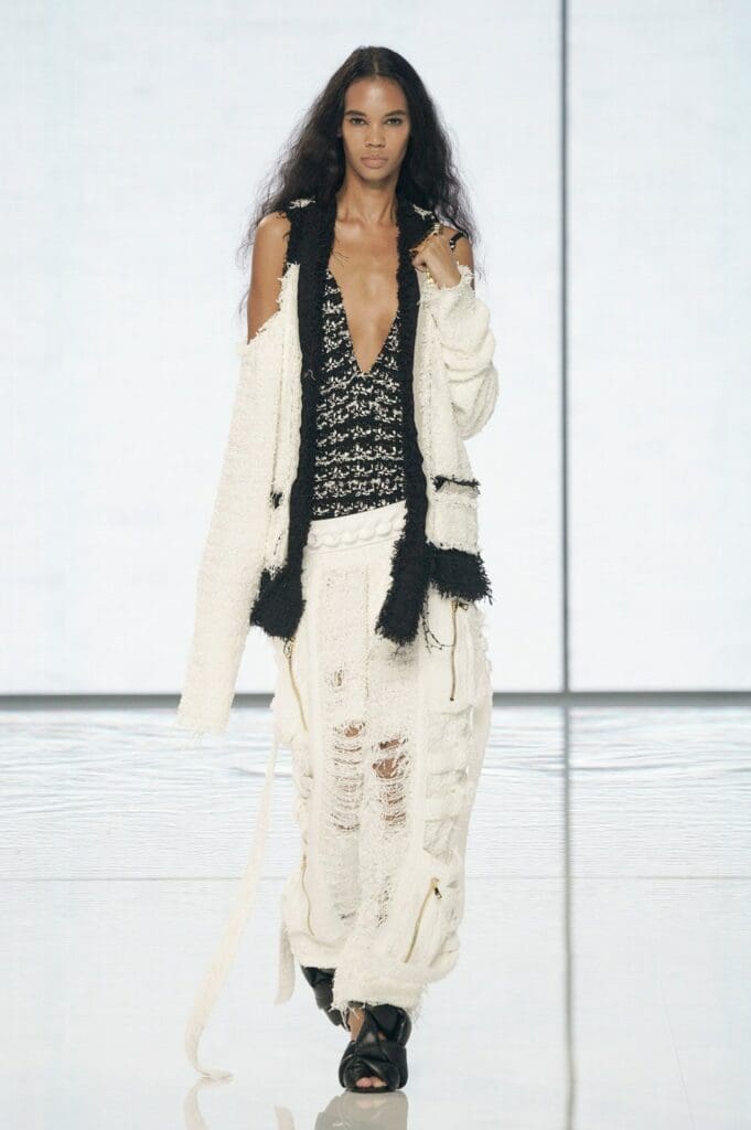 Balmain de Olivier Rousteing Primavera Verano 2022 por RUNWAY REVISTA