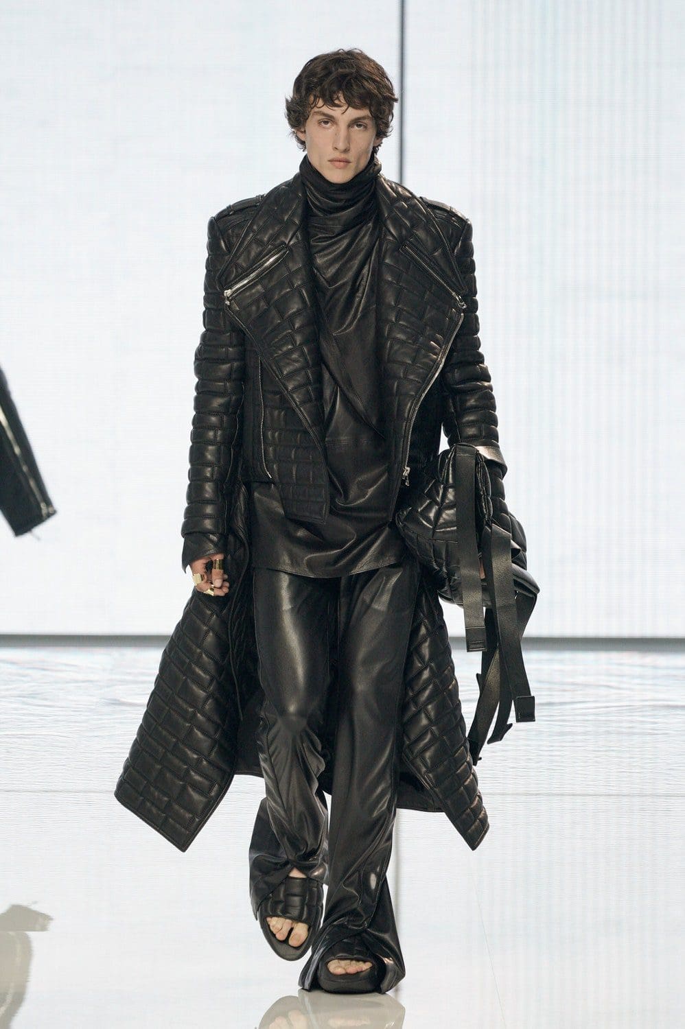 奥利维尔的巴尔曼 Rousteing 2022 春夏 RUNWAY 杂志