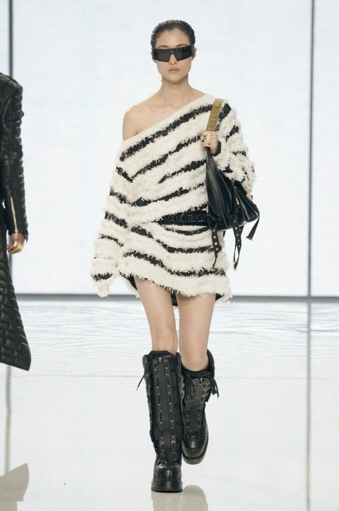 Balmain de Olivier Rousteing Primavera Verano 2022 por RUNWAY REVISTA