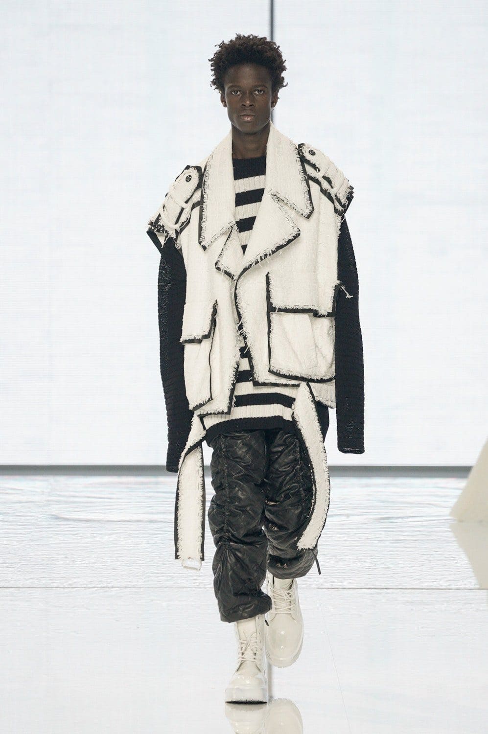 奥利维尔的巴尔曼 Rousteing 2022 春夏 RUNWAY 杂志